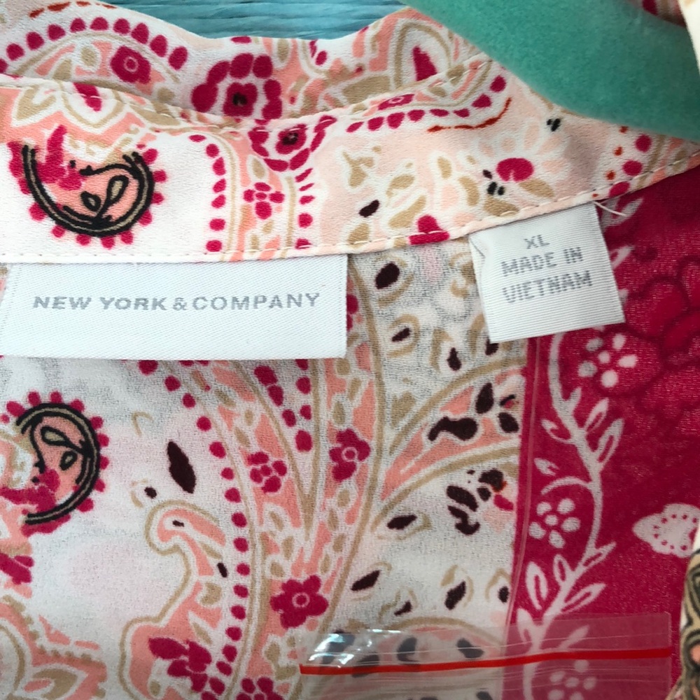 SOLD....New York & Company XL NWOT pink patchwork - Picture 2 of 5